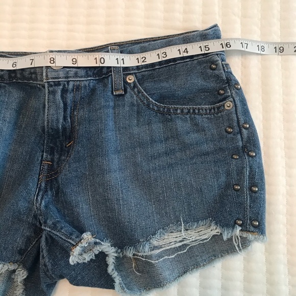 Levi’s Studded Denim Cut Off Shorts Size 29 - Picture 7 of 9